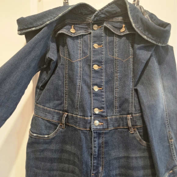 Venus NWOT Off-The-Shoulder Denim Jumpsuit - Dark Wash, Size 18 - Picture 8 of 14
